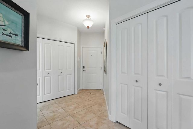 1237 Kimberly Road 1237, Bettendorf, IA 52722