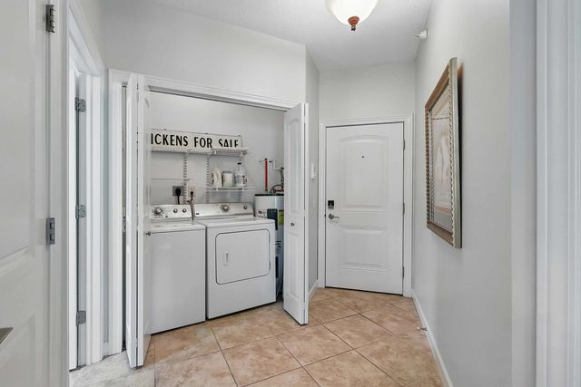 1237 Kimberly Road 1237, Bettendorf, IA 52722