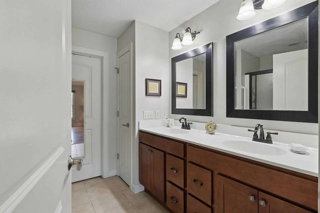1237 Kimberly Road 1237, Bettendorf, IA 52722