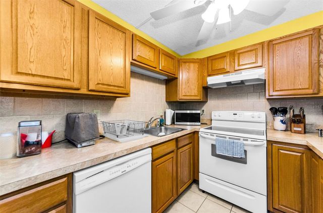 2575 PINE RIDGE WAY S E1, Palm Harbor, FL 34684
