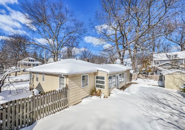 64 Tulip St, Summit City, NJ 07901