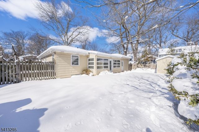 64 Tulip St, Summit City, NJ 07901