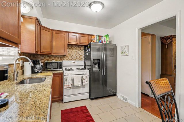 6305 Beech Daly Road, Taylor, MI 48180