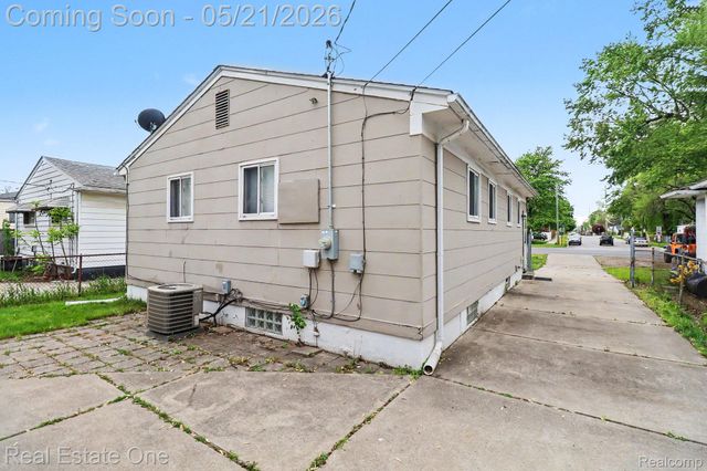 6305 Beech Daly Road, Taylor, MI 48180
