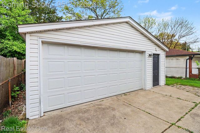 6305 Beech Daly Road, Taylor, MI 48180