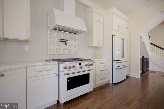 205 W HIGHLAND AVE, Philadelphia, PA 19118