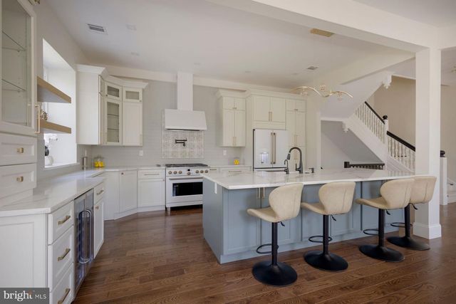 205 W HIGHLAND AVE, Philadelphia, PA 19118