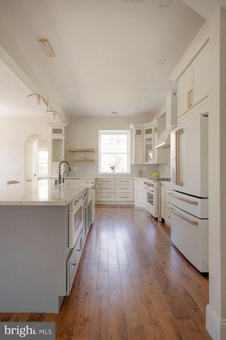 205 W HIGHLAND AVE, Philadelphia, PA 19118