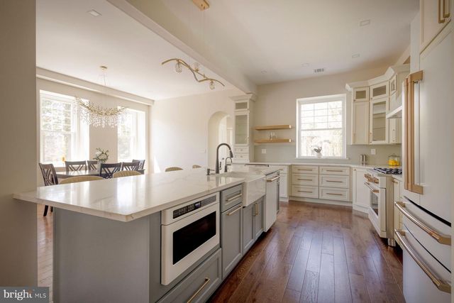 205 W HIGHLAND AVE, Philadelphia, PA 19118