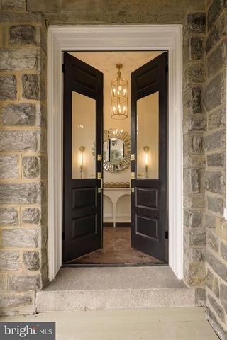 205 W HIGHLAND AVE, Philadelphia, PA 19118