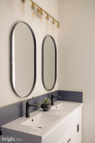 205 W HIGHLAND AVE, Philadelphia, PA 19118