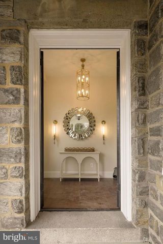 205 W HIGHLAND AVE, Philadelphia, PA 19118