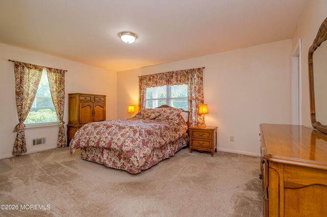 330 Diamond Road, Jackson, NJ 08527