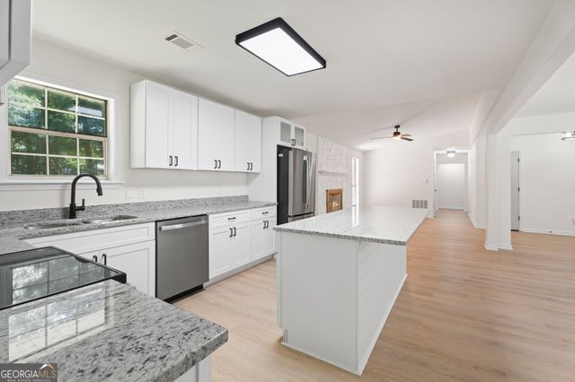 419 Marcella Avenue, Sharpsburg, GA 30277