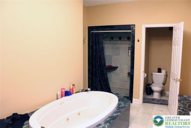 3045 West Scenic Drive, Moore Twp, PA 18038