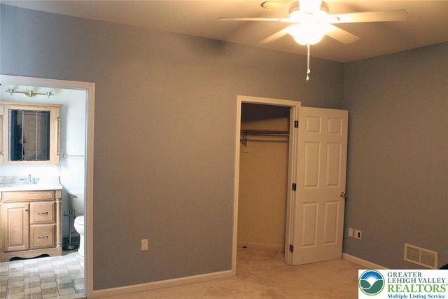 3045 West Scenic Drive, Moore Twp, PA 18038