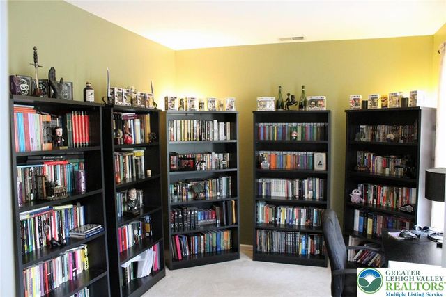 3045 West Scenic Drive, Moore Twp, PA 18038