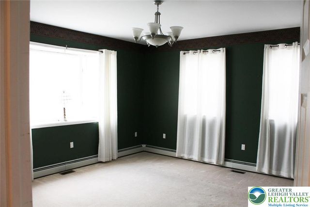 3045 West Scenic Drive, Moore Twp, PA 18038