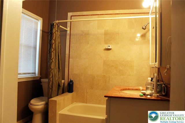 3045 West Scenic Drive, Moore Twp, PA 18038