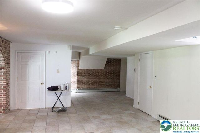 3045 West Scenic Drive, Moore Twp, PA 18038