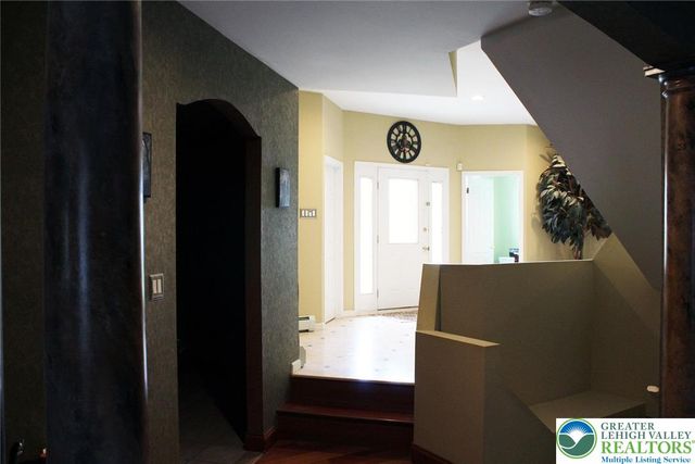 3045 West Scenic Drive, Moore Twp, PA 18038