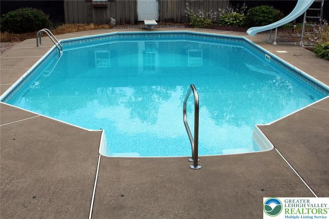 3045 West Scenic Drive, Moore Twp, PA 18038