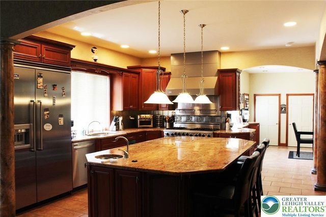 3045 West Scenic Drive, Moore Twp, PA 18038