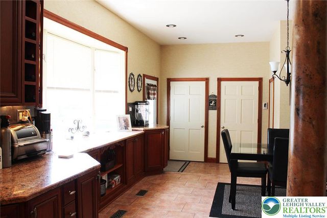 3045 West Scenic Drive, Moore Twp, PA 18038