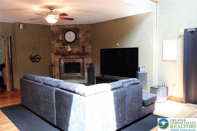 3045 West Scenic Drive, Moore Twp, PA 18038