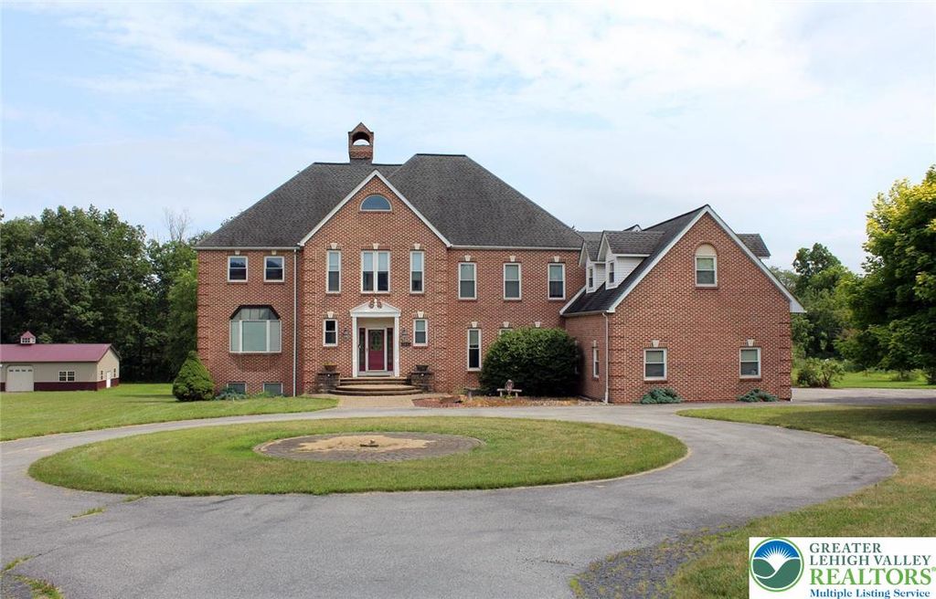 3045 West Scenic Drive, Moore Twp, PA 18038