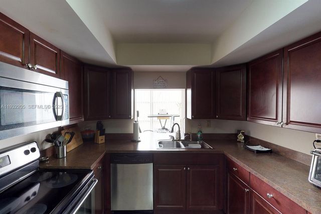 1000 Parkview Dr 301, Hallandale Beach, FL 33009