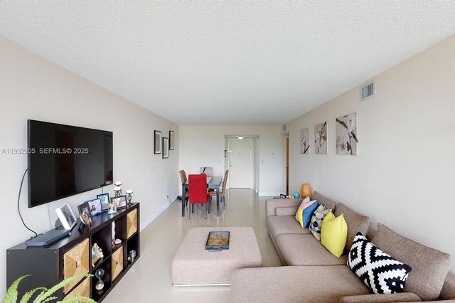 1000 Parkview Dr 301, Hallandale Beach, FL 33009