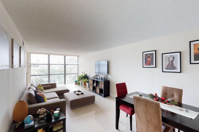 1000 Parkview Dr 301, Hallandale Beach, FL 33009