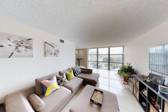 1000 Parkview Dr 301, Hallandale Beach, FL 33009