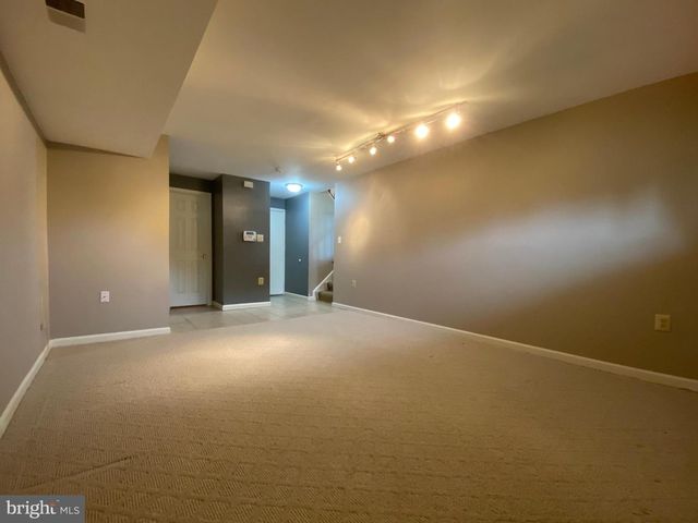 7684 GREEN GARLAND DR, Springfield, VA 22153