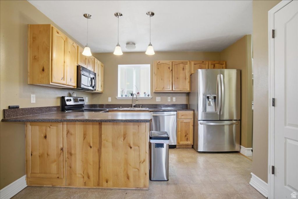 Image 14 of property listing at 7065 N CHEROKEE ST, Eagle Mountain, UT 84005