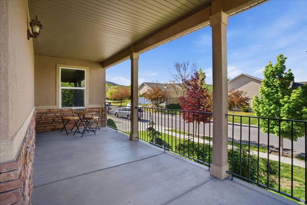 Image 5 of property listing at 7065 N CHEROKEE ST, Eagle Mountain, UT 84005