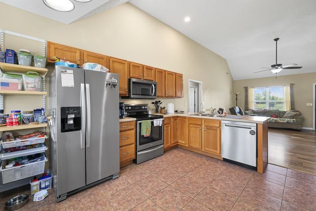 1220 Crescent Ridge Dr, Murfreesboro, TN 37128