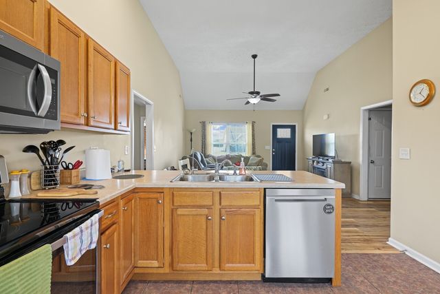 1220 Crescent Ridge Dr, Murfreesboro, TN 37128