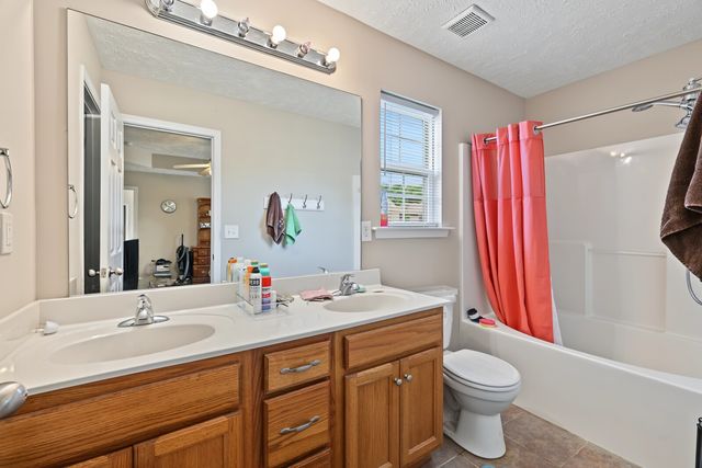 1220 Crescent Ridge Dr, Murfreesboro, TN 37128