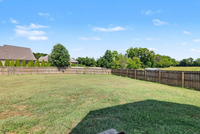 1220 Crescent Ridge Dr, Murfreesboro, TN 37128