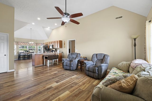 1220 Crescent Ridge Dr, Murfreesboro, TN 37128