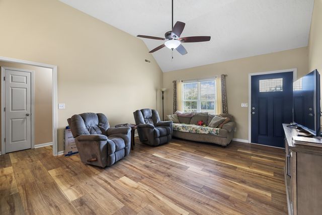 1220 Crescent Ridge Dr, Murfreesboro, TN 37128