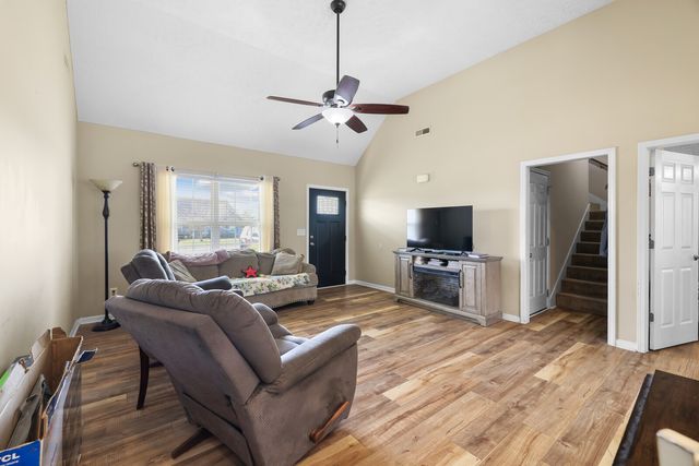 1220 Crescent Ridge Dr, Murfreesboro, TN 37128
