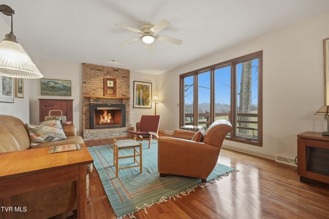 166 Heather Lane, Johnson City, TN 37601