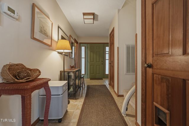 166 Heather Lane, Johnson City, TN 37601