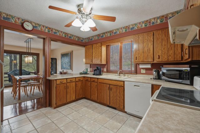 166 Heather Lane, Johnson City, TN 37601