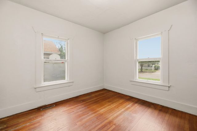 231 N Exposition Ave, Wichita, KS 67203