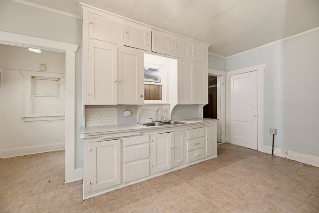 231 N Exposition Ave, Wichita, KS 67203