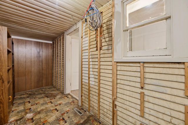 231 N Exposition Ave, Wichita, KS 67203